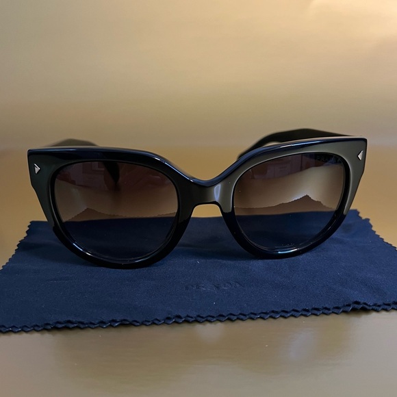 Prada SPR 17O Black Cat-Eye Sunglasses – Authentic – Good Used Condition - Picture 2 of 10
